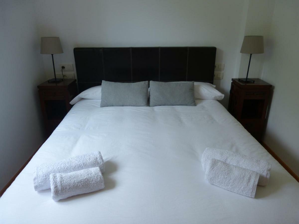Apartament Hug Roger Valencia D'Aneu Экстерьер фото